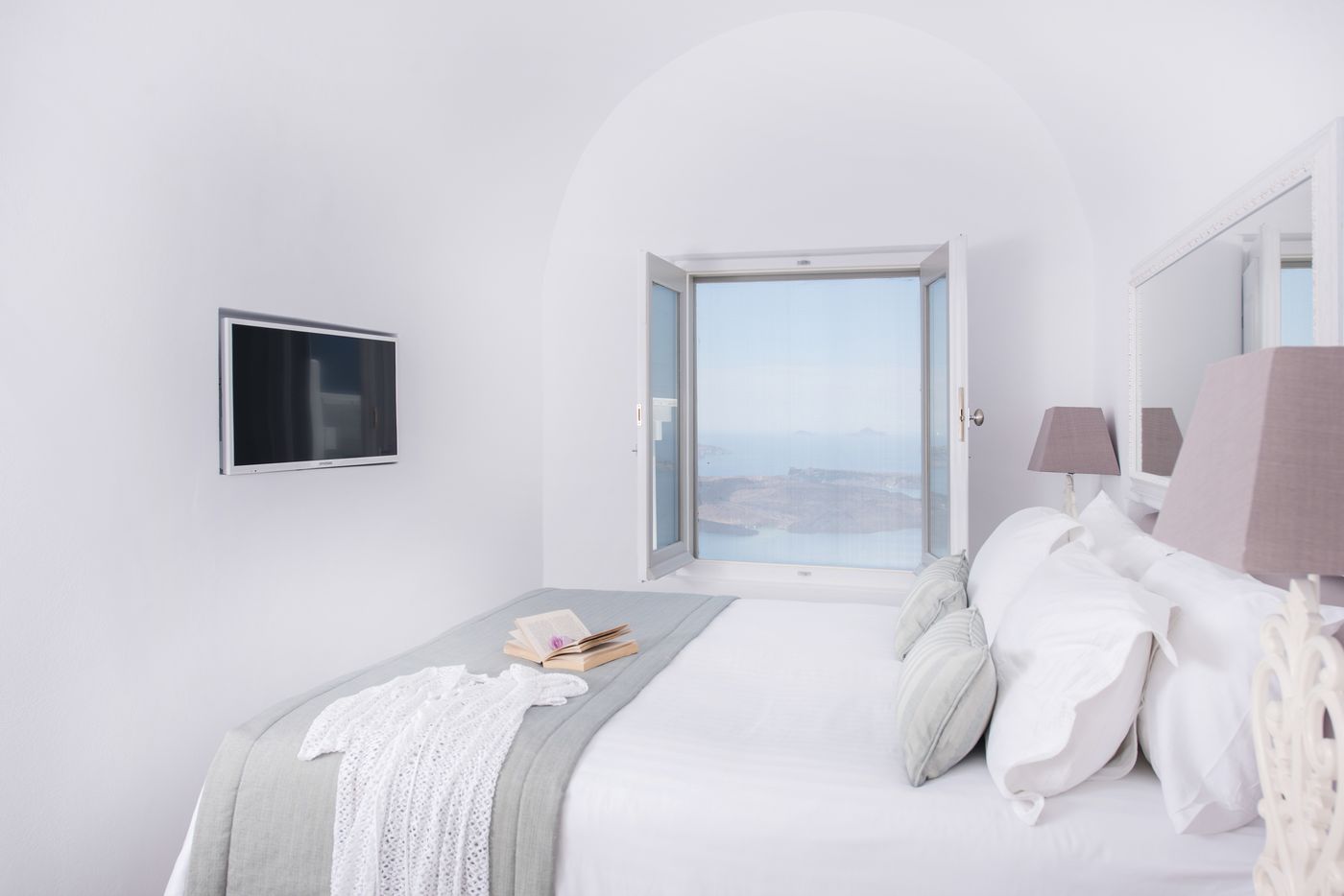 Aqua-Luxury-Suites-Room-21