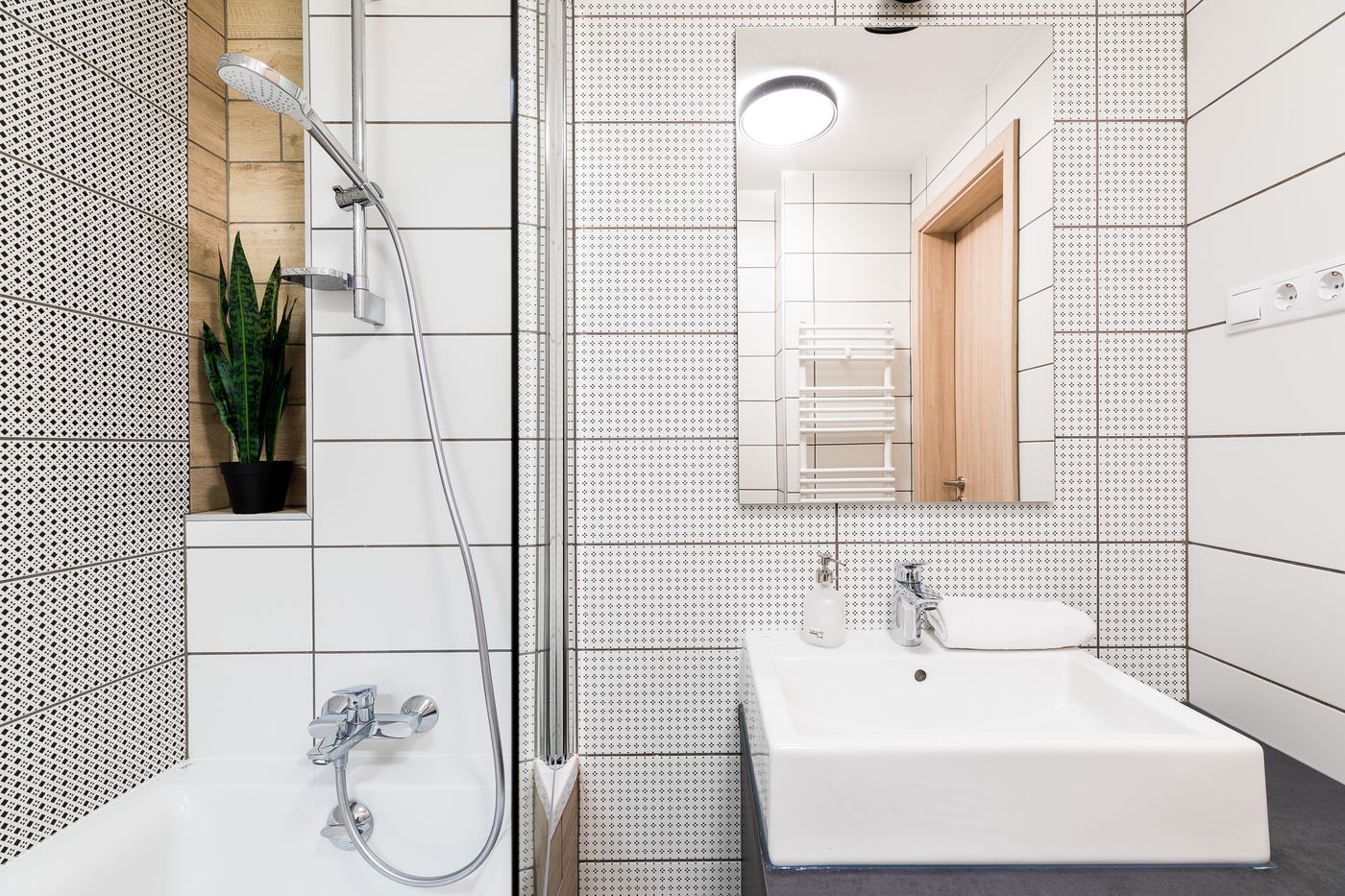 Vagabond-Broadway-Room-41