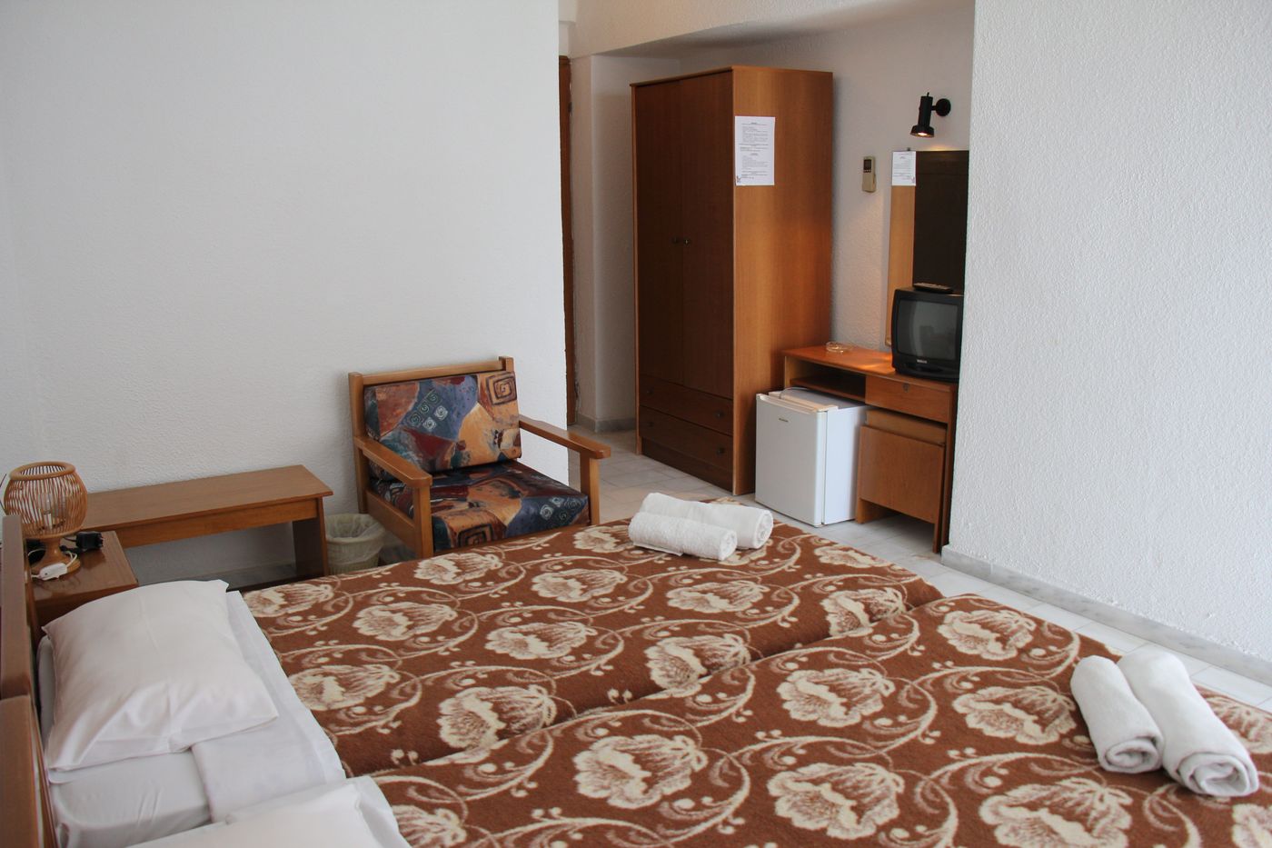 Pashos-Hotel-Room-9