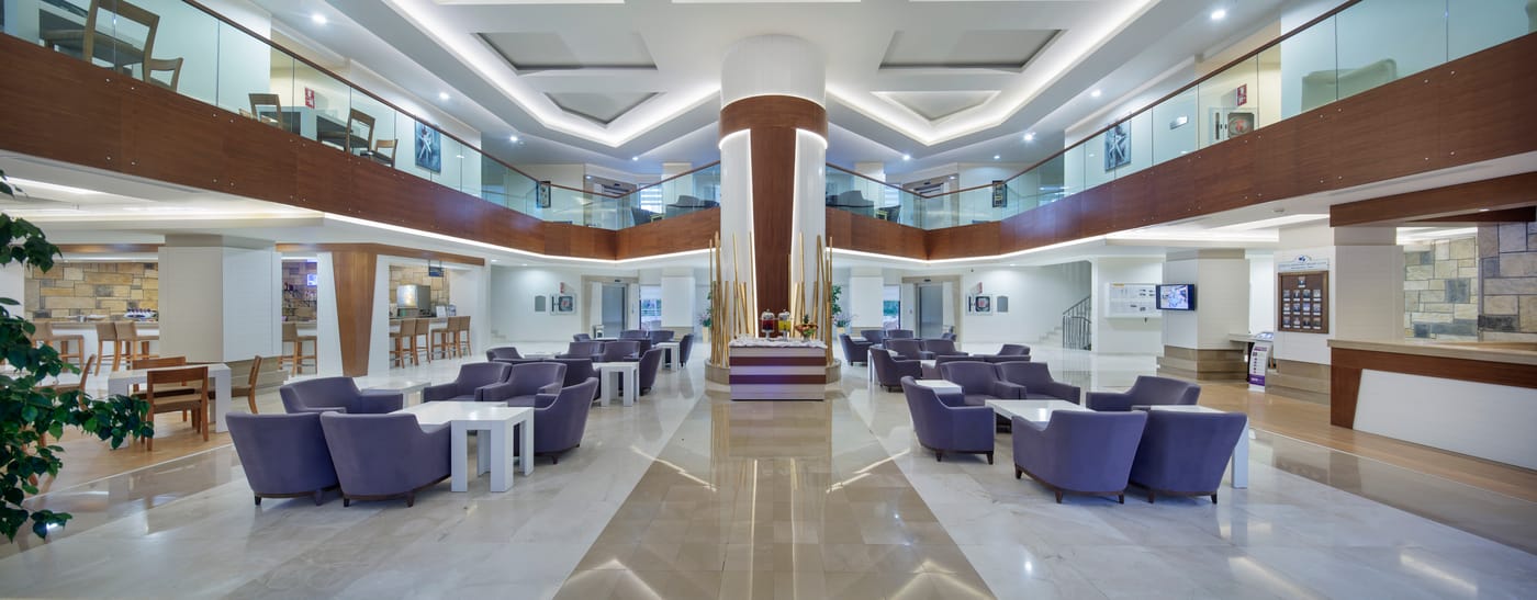 Green-Bay-Resort---Spa-Lobby-42