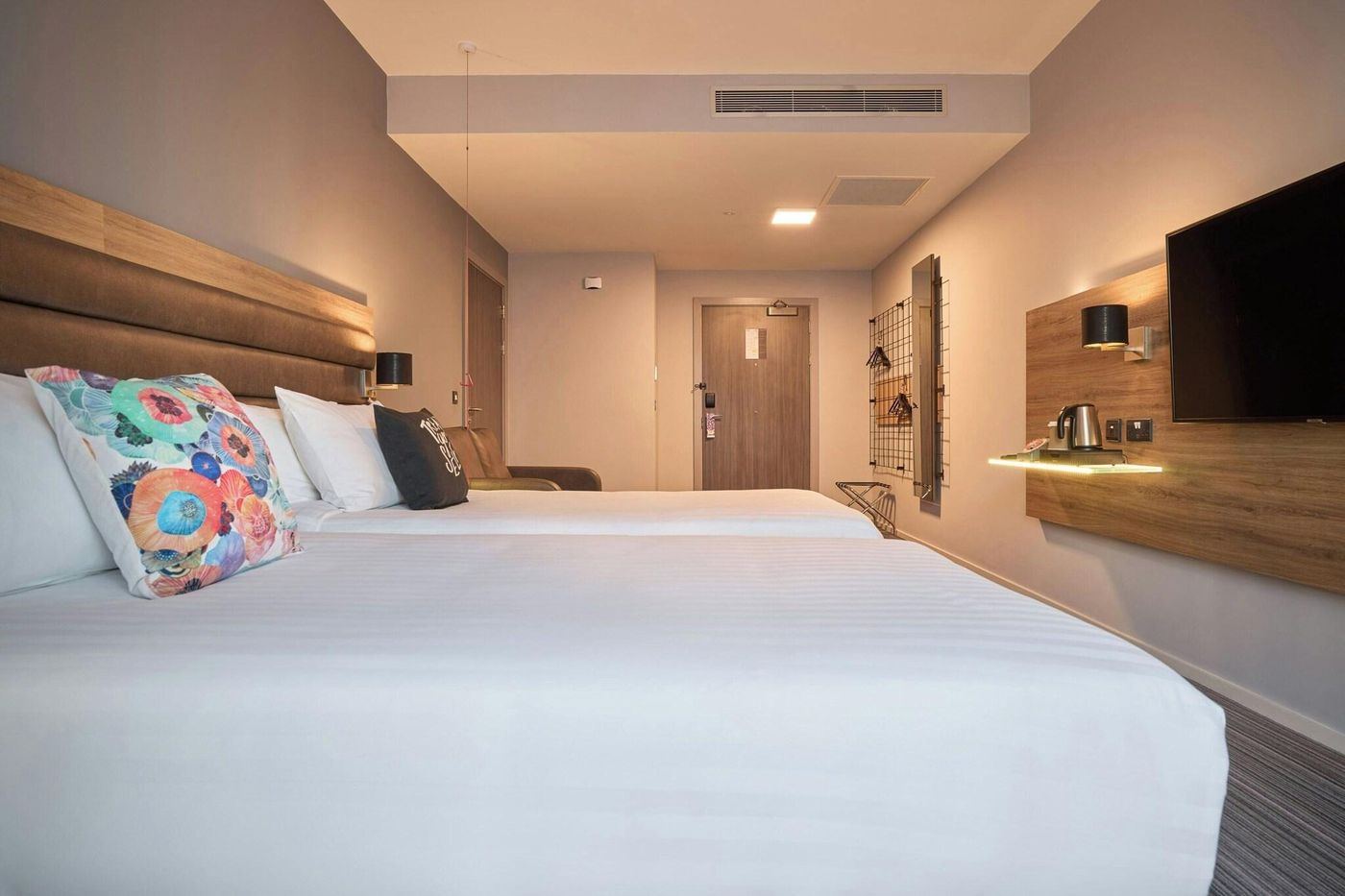 Moxy-Dublin-City-Room-32