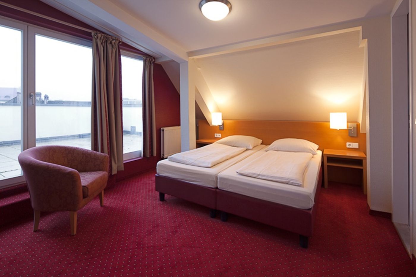 Air-in-Berlin-Hotel-Room-10