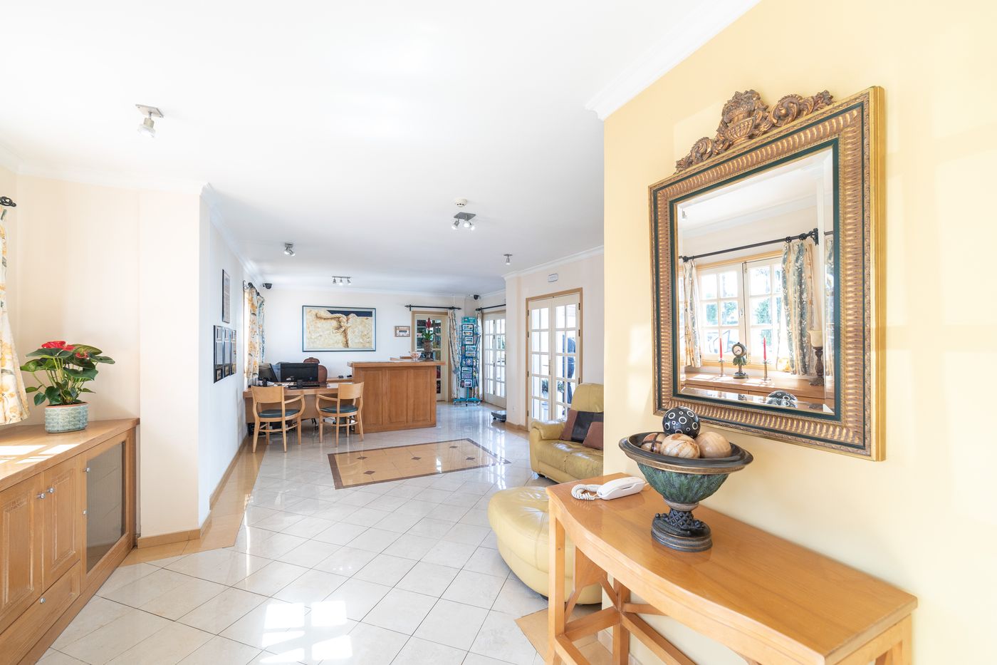 Club-Vista-Serena-Lobby-51