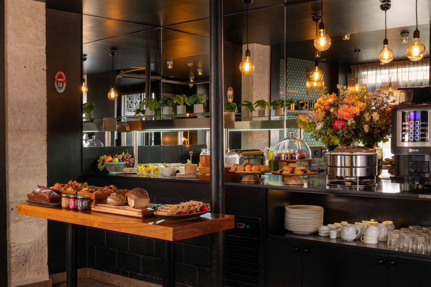 Maxim-Folies-Restaurant-33