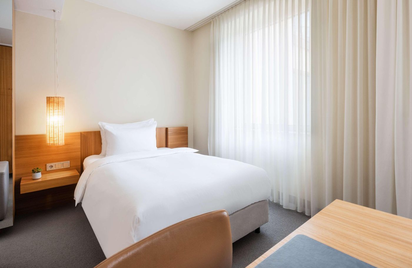 Lindner-Hotel-Berlin-Ku-damm--part-of-JdV-by-Hyatt-Room-33