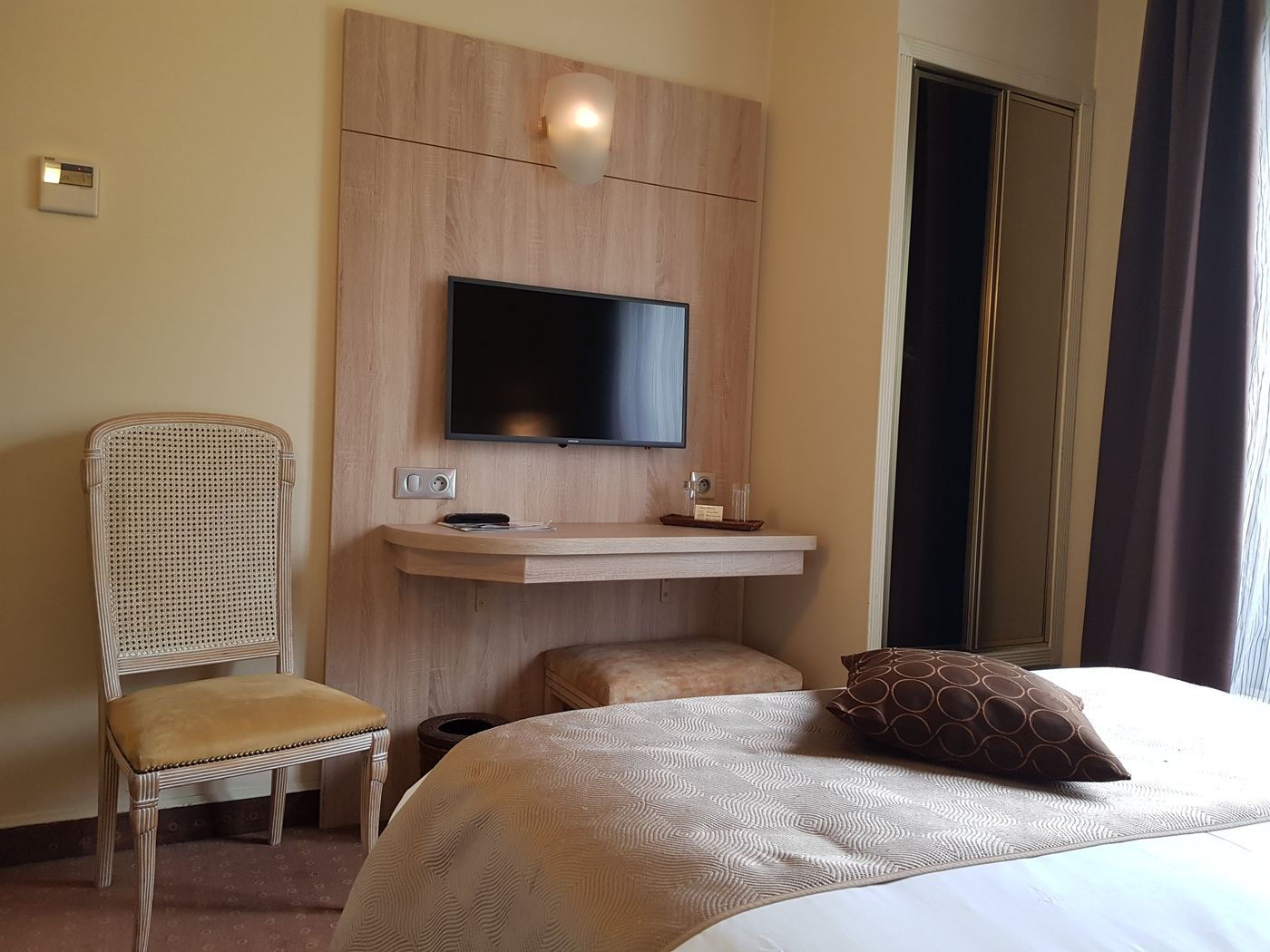 Hotel-Champerret-Elysees-Room-24