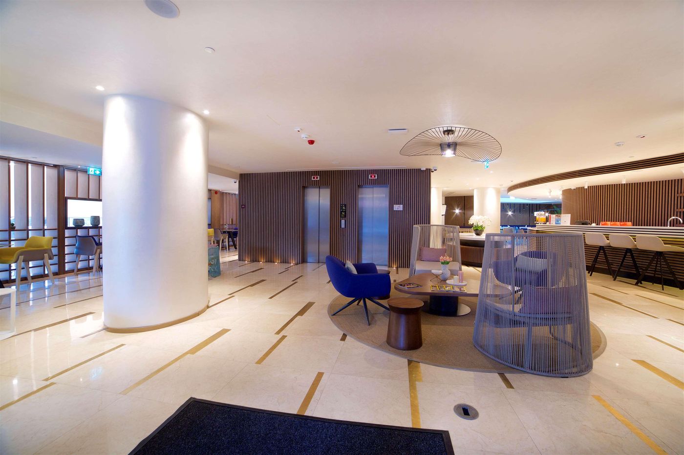 Hampton-by-Hilton-Istanbul-Old-City-Lobby-17