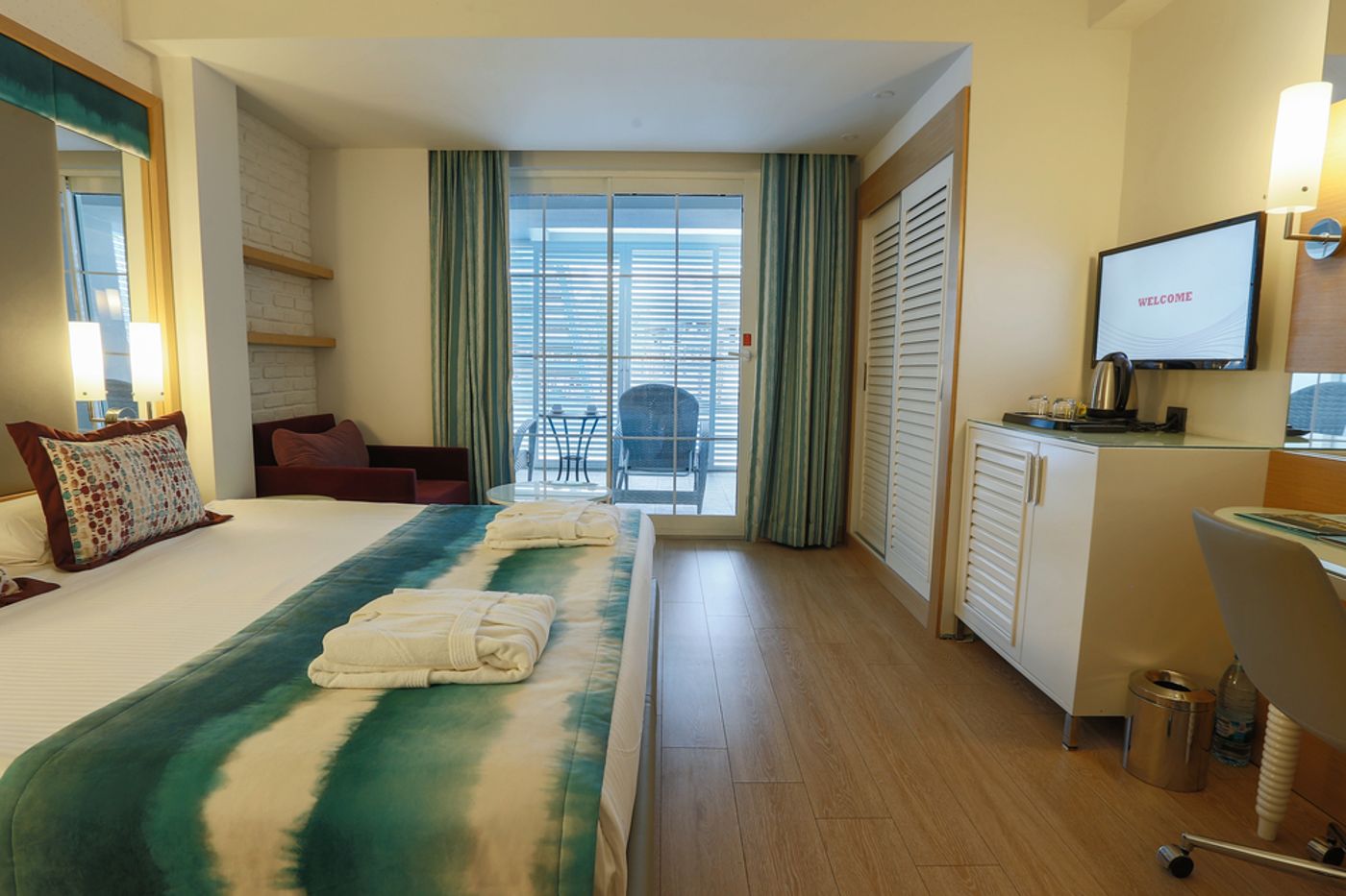 Long-Beach-Resort-Hotel---Spa-Deluxe-Room-37
