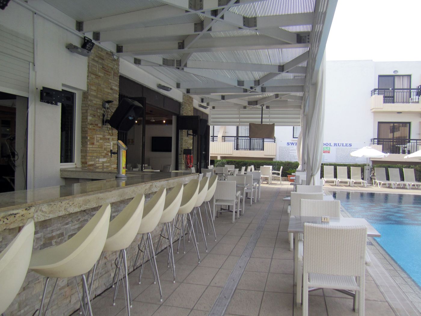 Senator-Hotel-Apartments-Bar-10