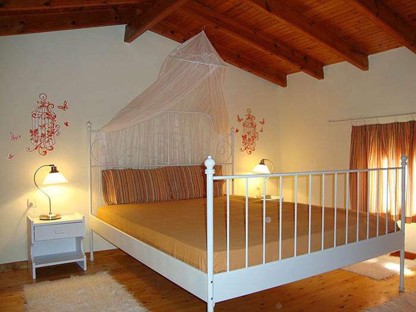 Mary-Helen-Apartments-Room-5