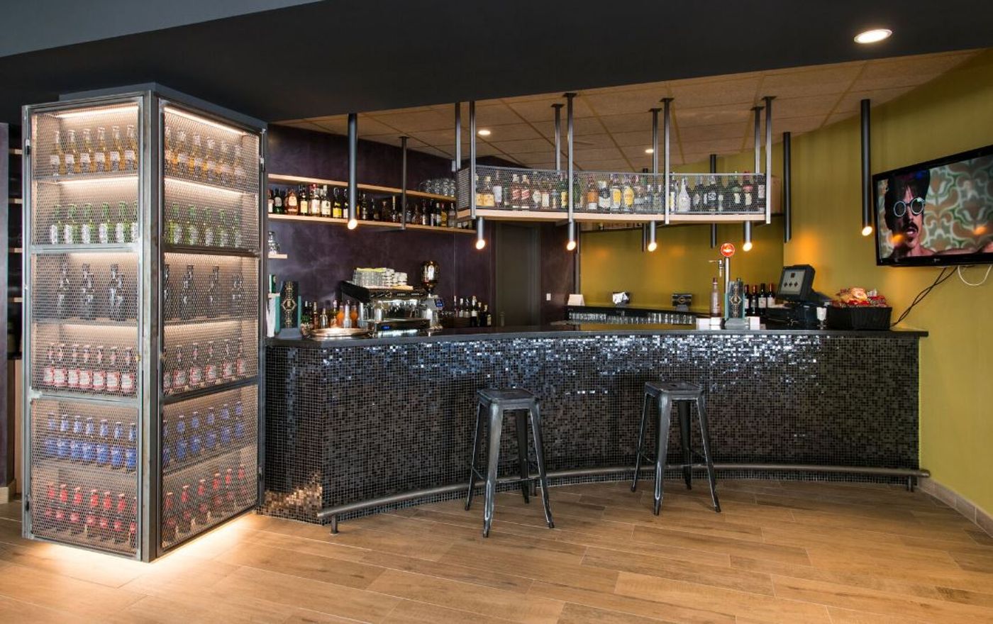 California Apartments III Y IV