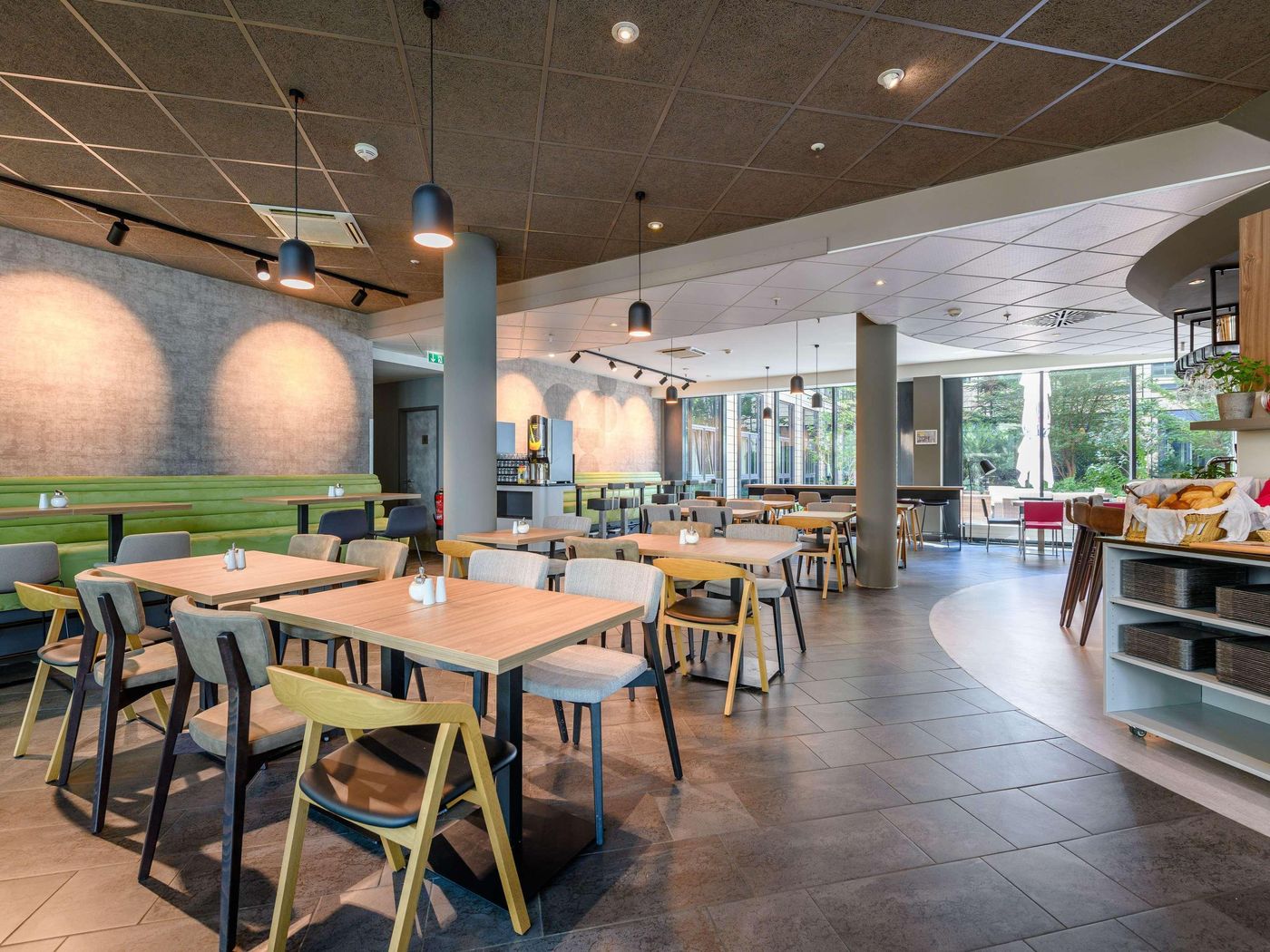 Novotel-Suites-Muenchen-Parkstadt-Schwabing-Restaurant-44