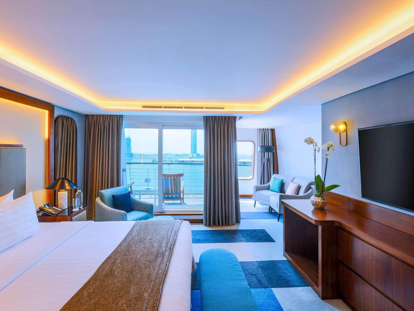 Queen-Elizabeth-2-Hotel-Sports-and-Entertainment-13