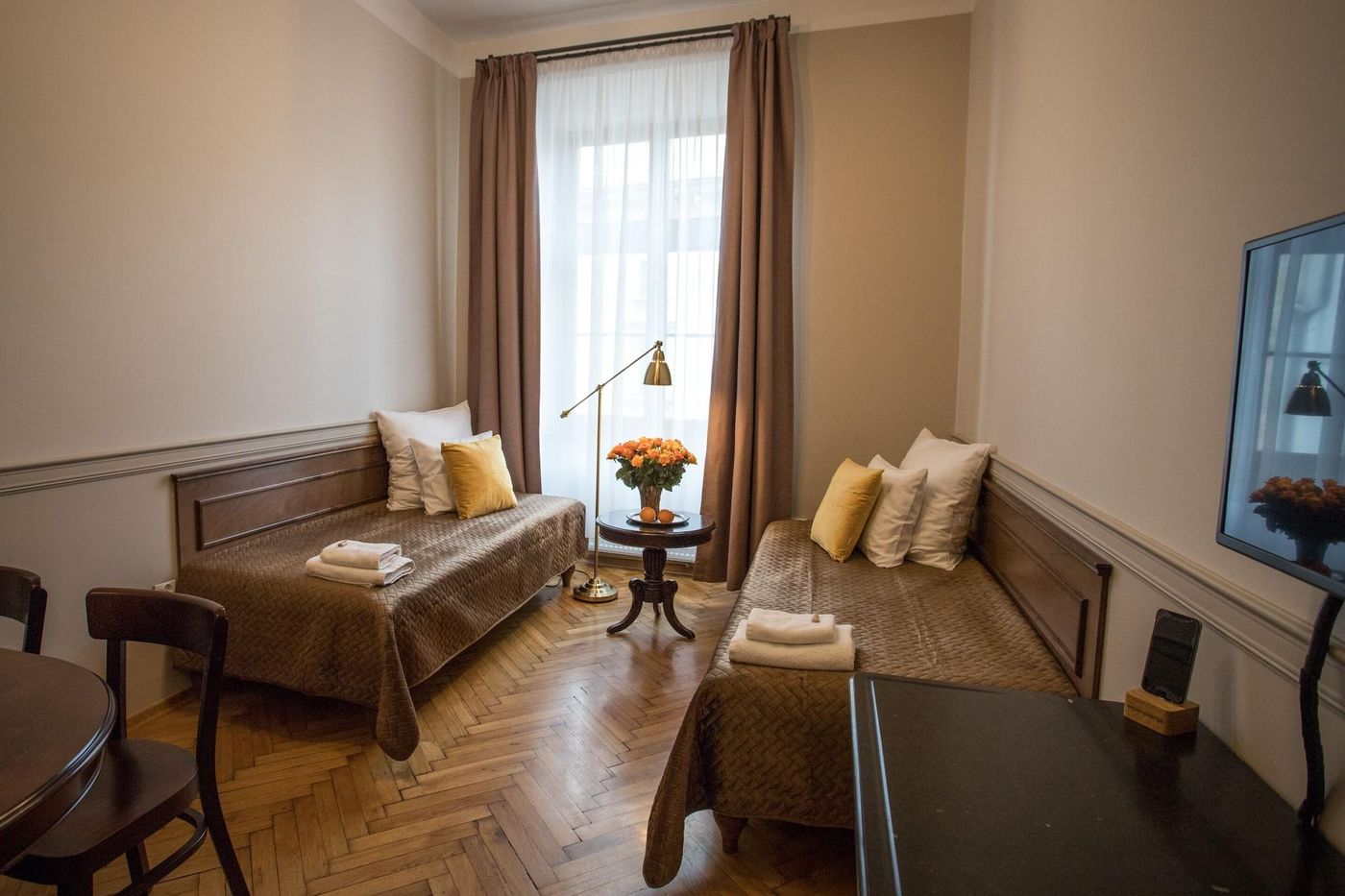 Scharffenberg-Apartments-Main-Square-Room-29