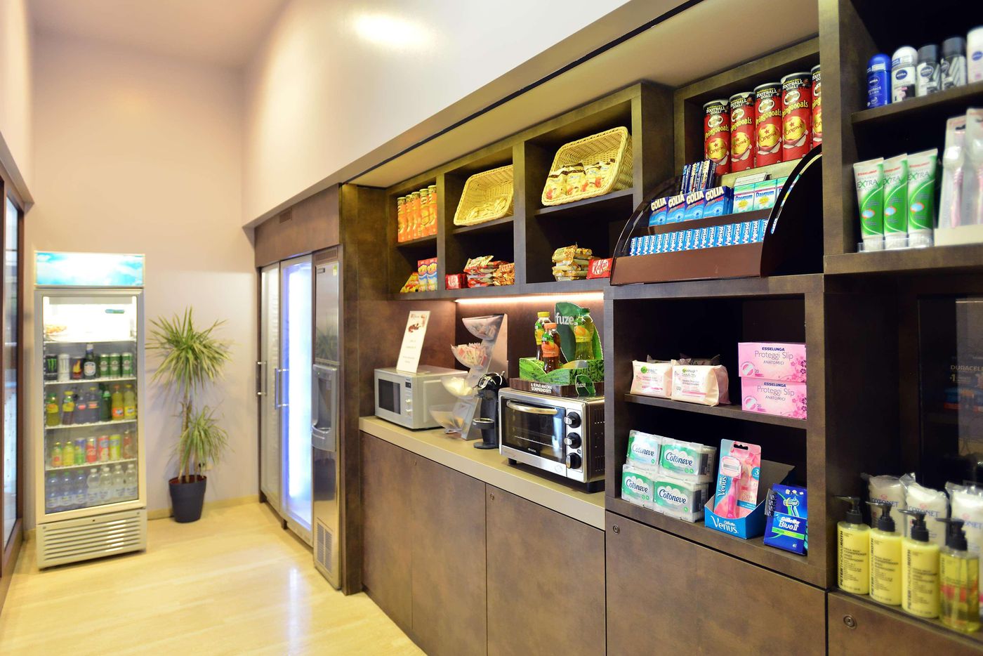 Hilton-Garden-Inn-Milan-North-Restaurant-14