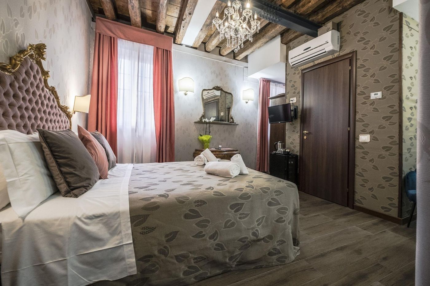 Ca--Lavezzera-Room-11