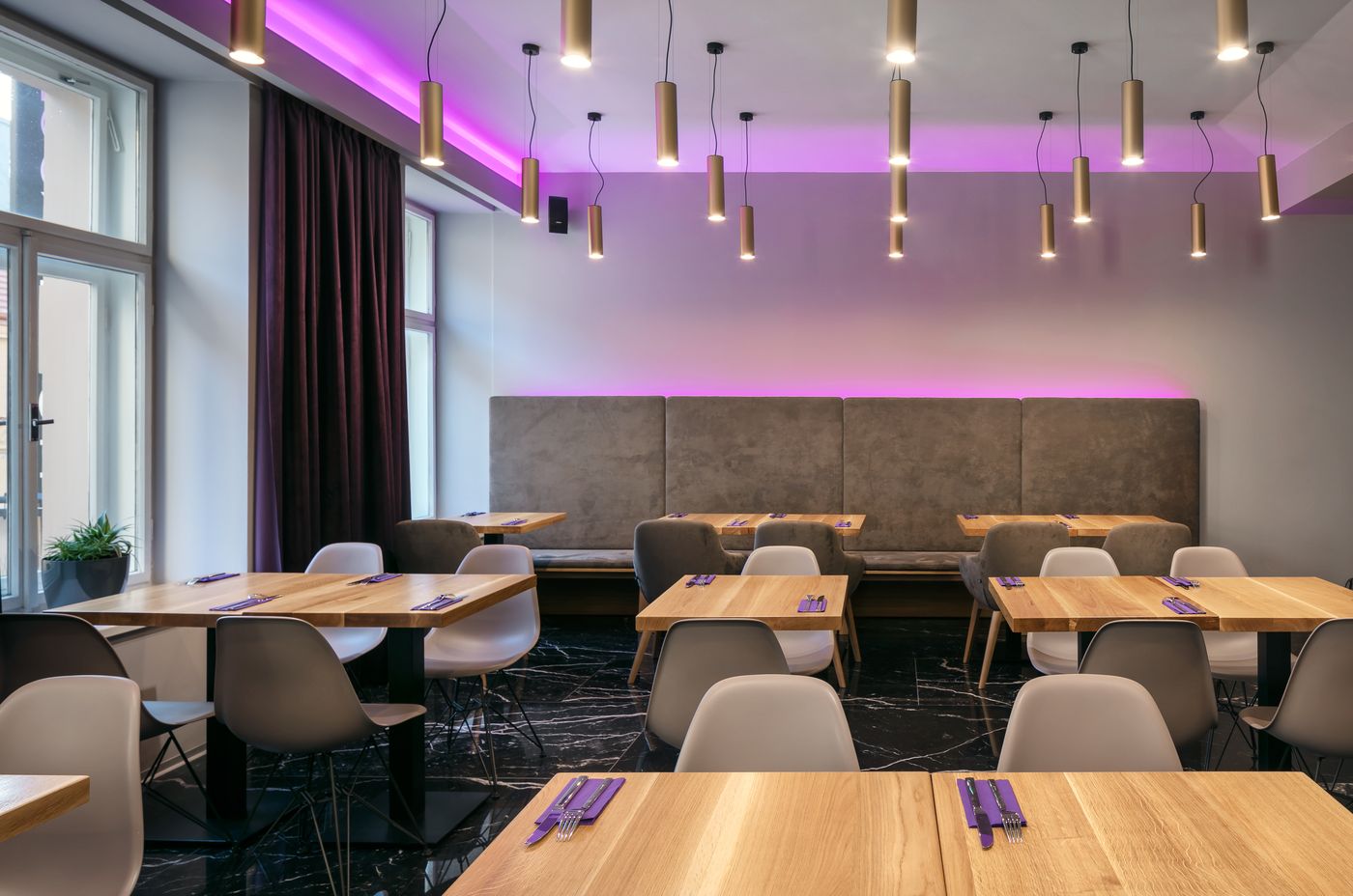 Moods-Charles-Bridge-Restaurant-10