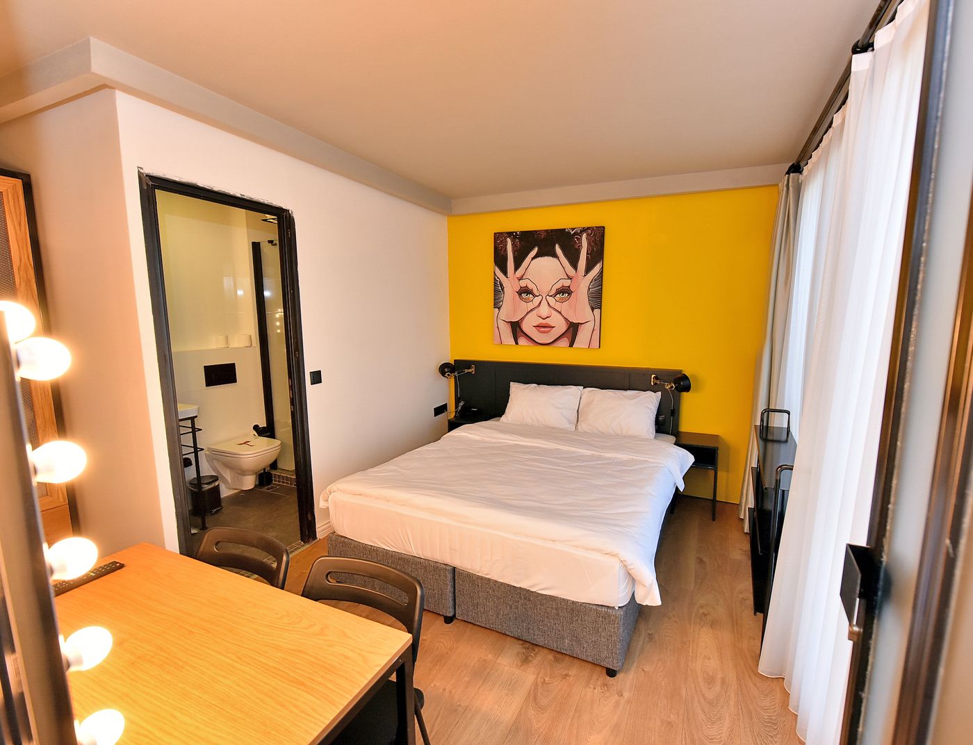 Fitas-Oda-Hotel-Room-5