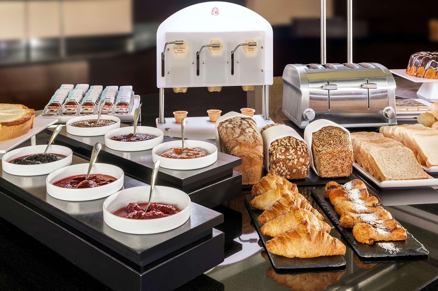 NH-Collection-Berlin-Mitte-am-Checkpoint-Charlie-Restaurant-57