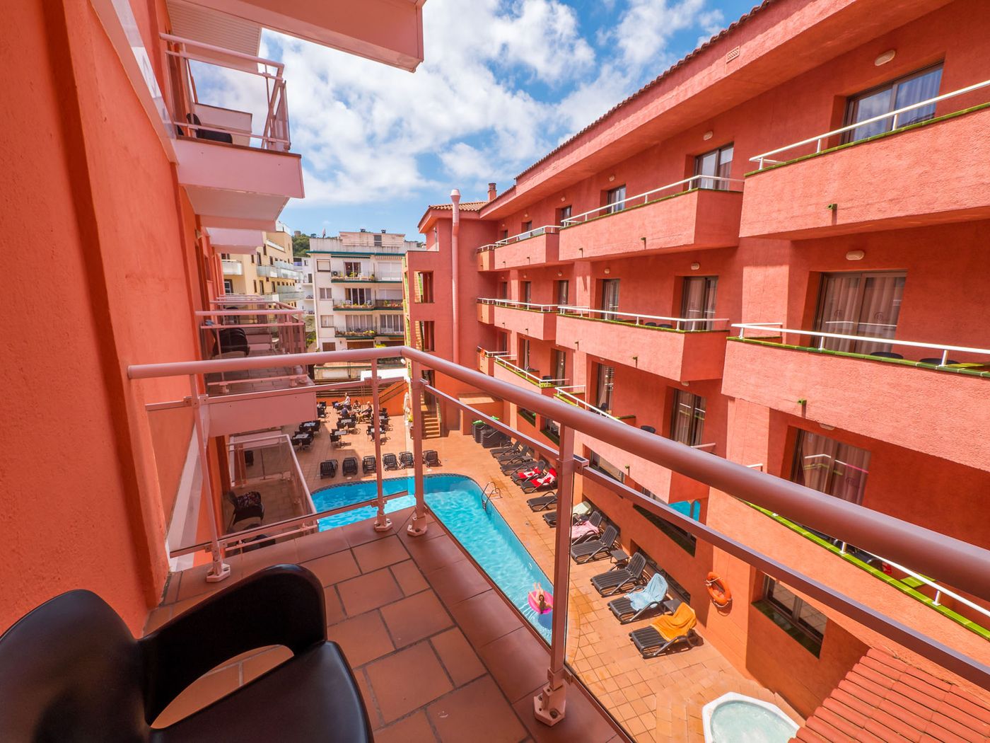 Tossa-Beach---Center-Room-4