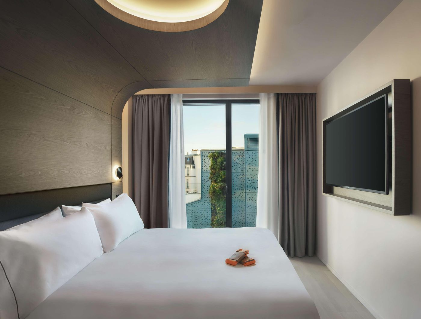 Canopy-By-Hilton-Paris-Eiffel-Tower-Room-40