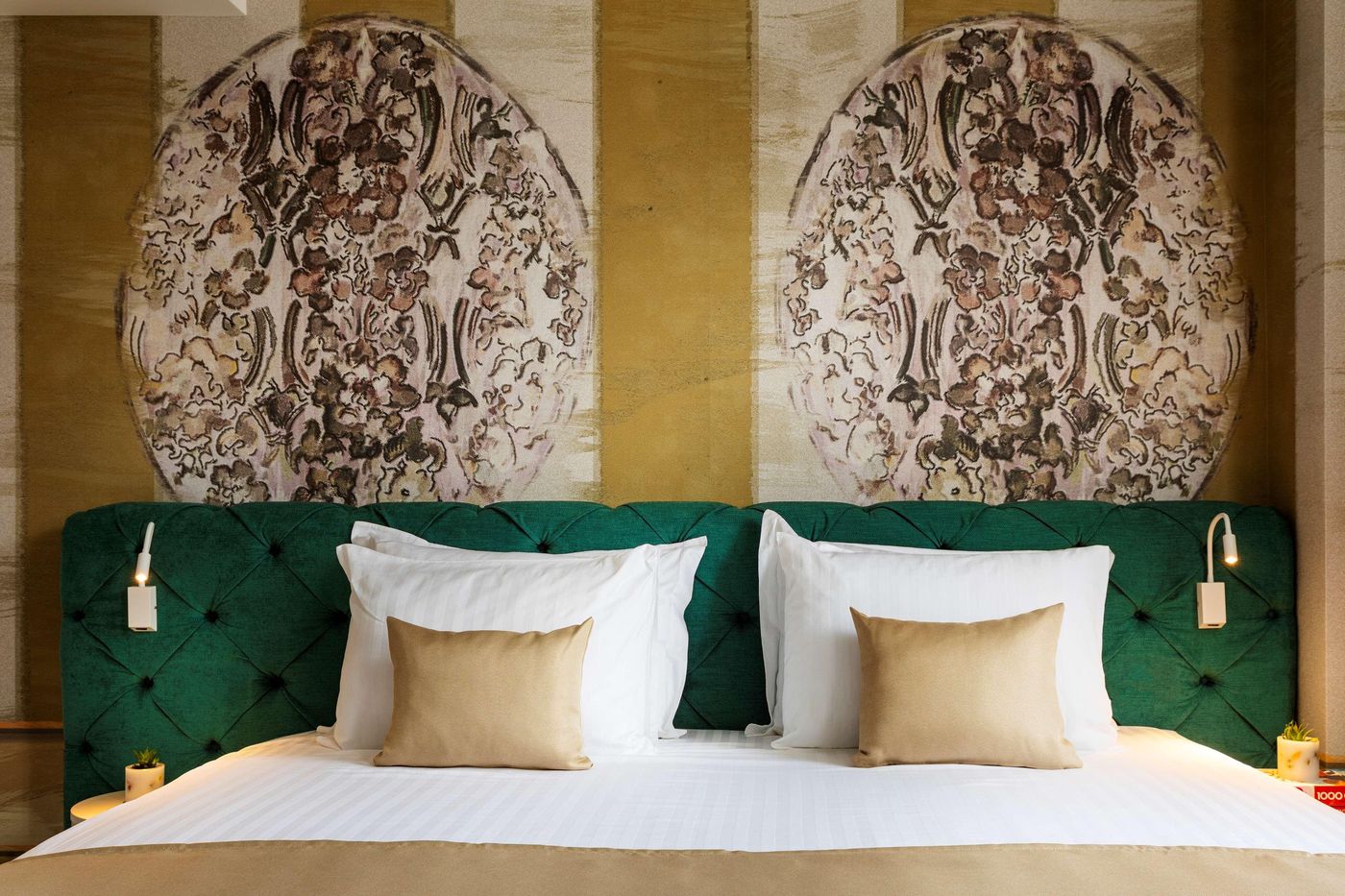 Gallery-37--BW-Premier-Collection-Room-16