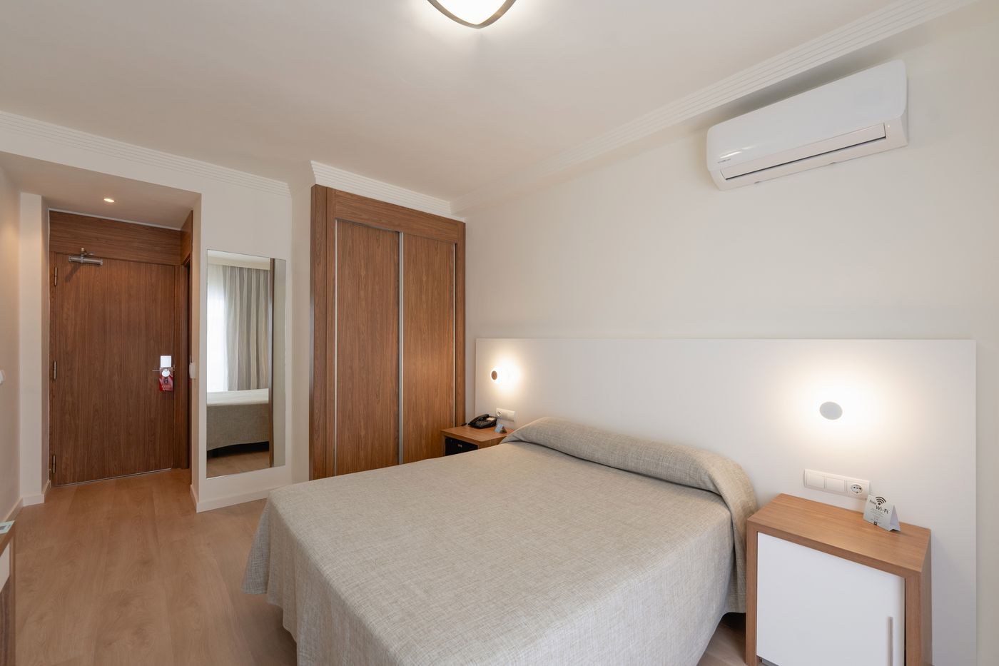 RH-Riviera---Adults-Recommended-Room-9