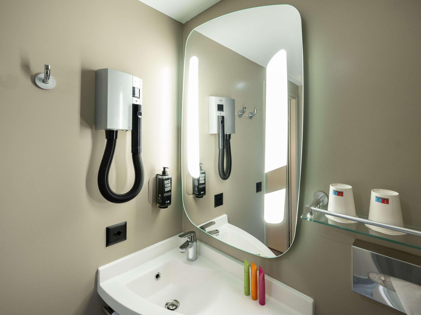 ibis-Geneve-Centre-Lac-Room-50