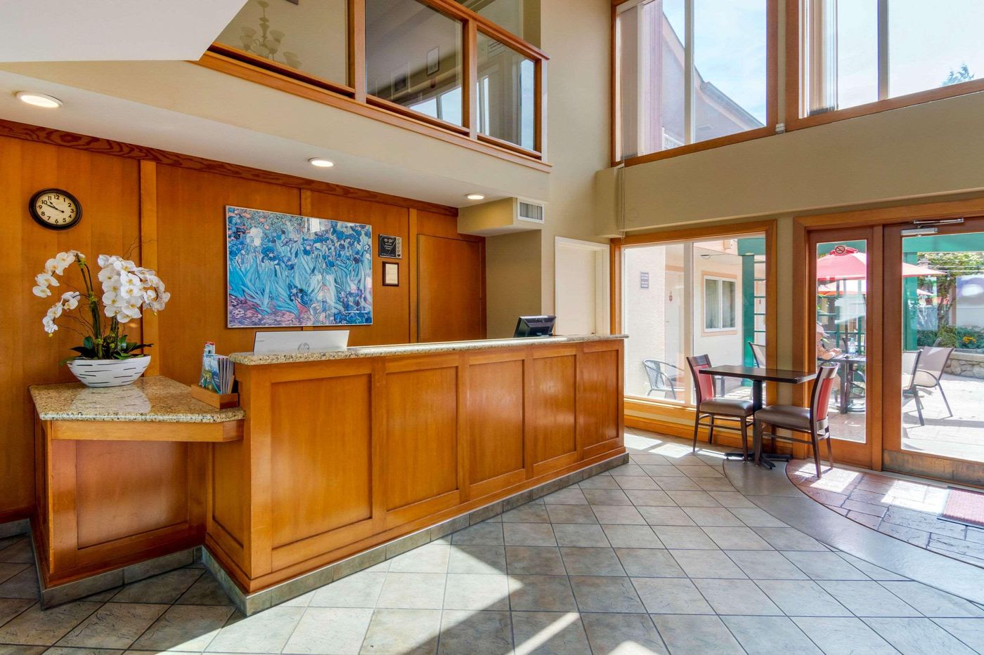 Econo Lodge Inn & Suites N. Vancouver-Canada-North Vancouver-Lobby-5