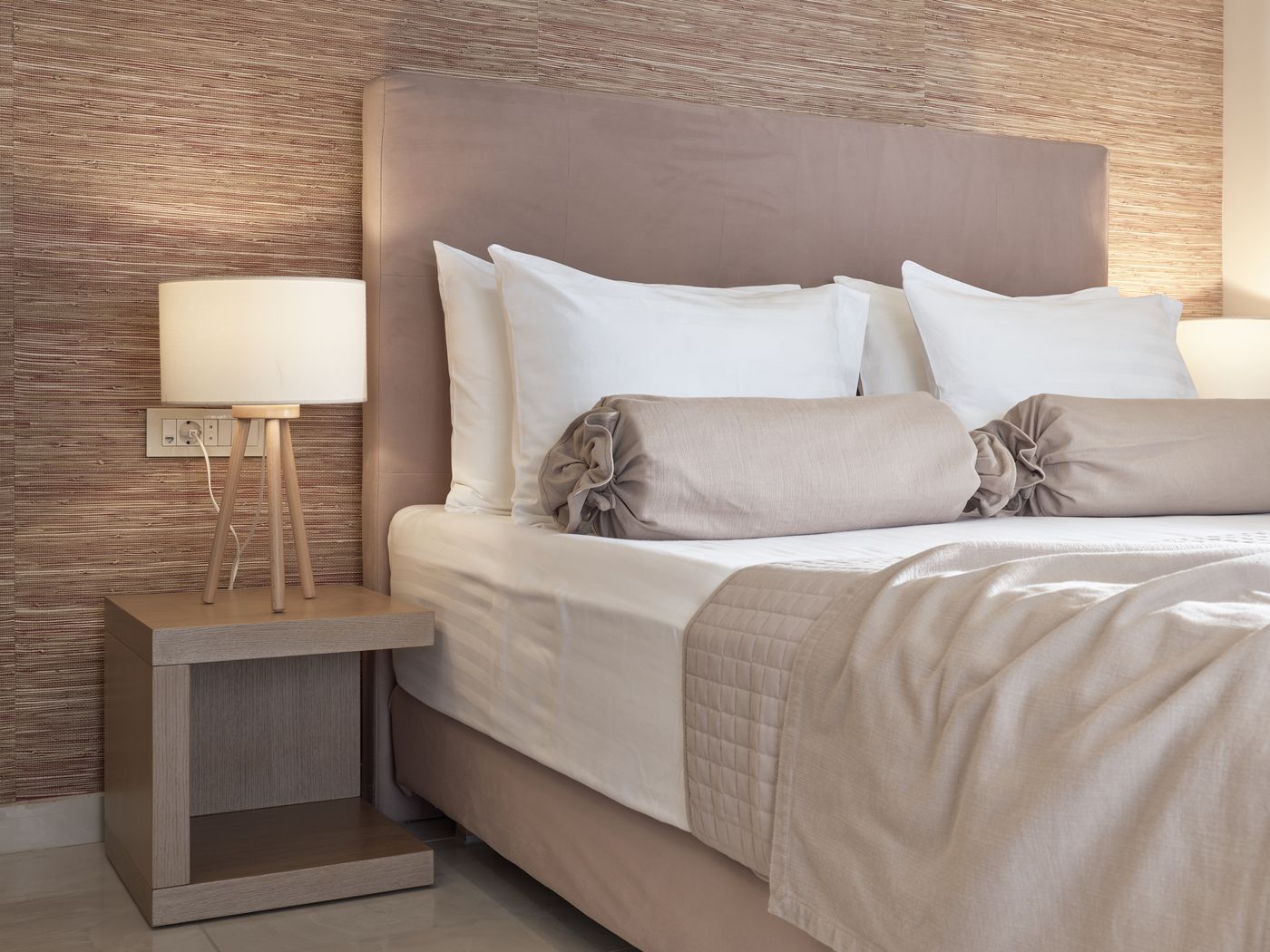 Koukounaria Hotel & Suites