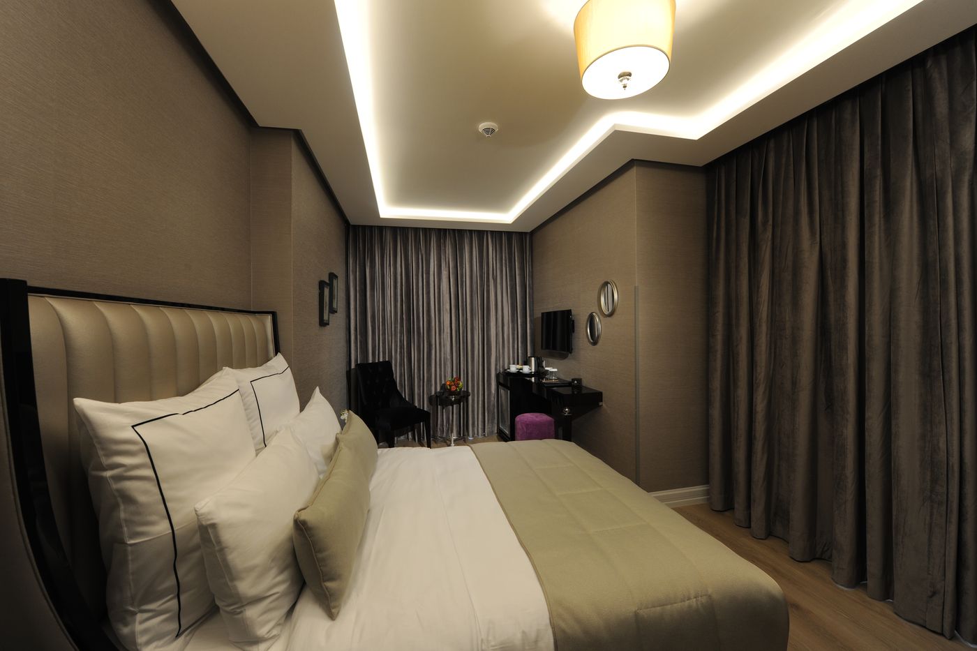 Le-Petit-Palace-Hotel-Room-18