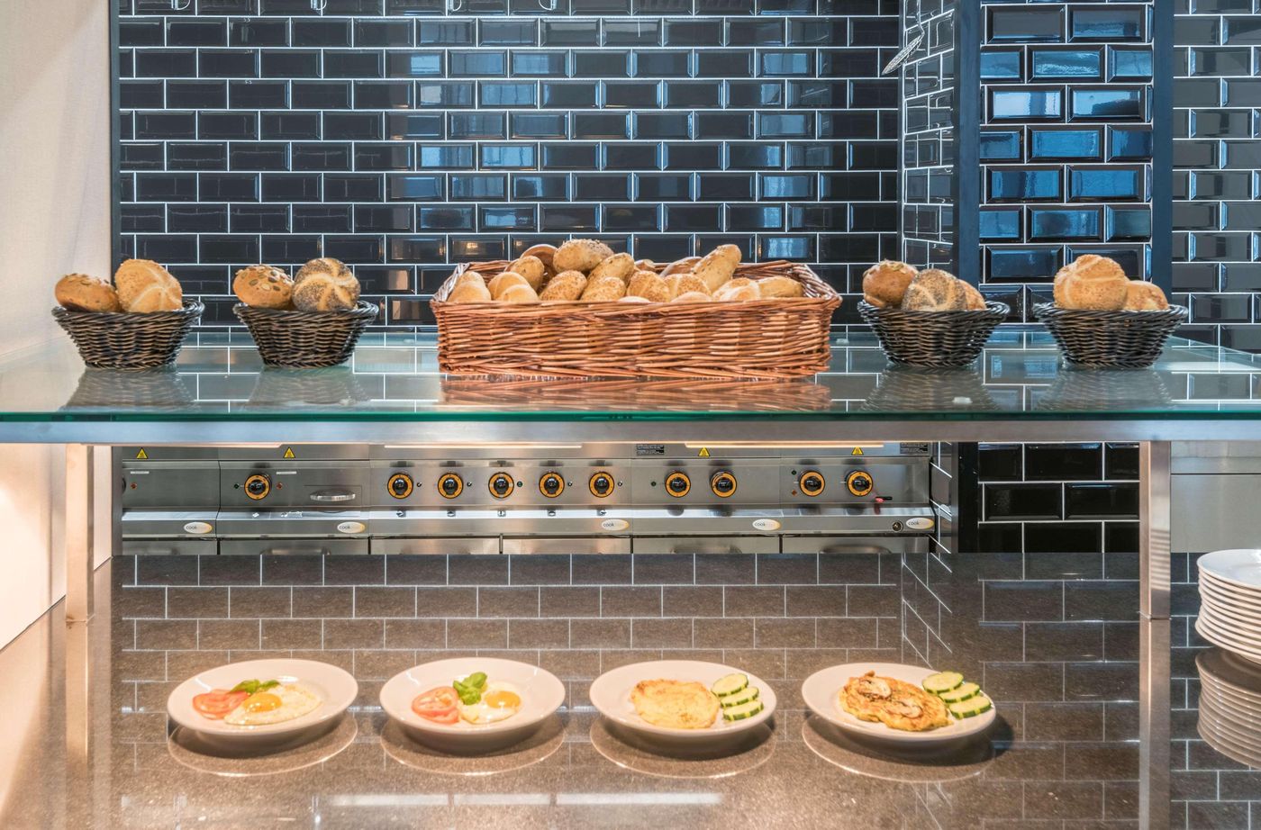 Hilton Garden Inn Munich City West - Germany - Munich - Restaurant - 7