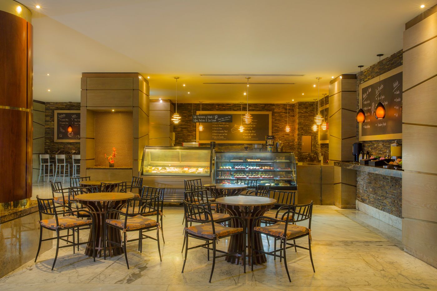 Moon-Palace-Restaurant-60