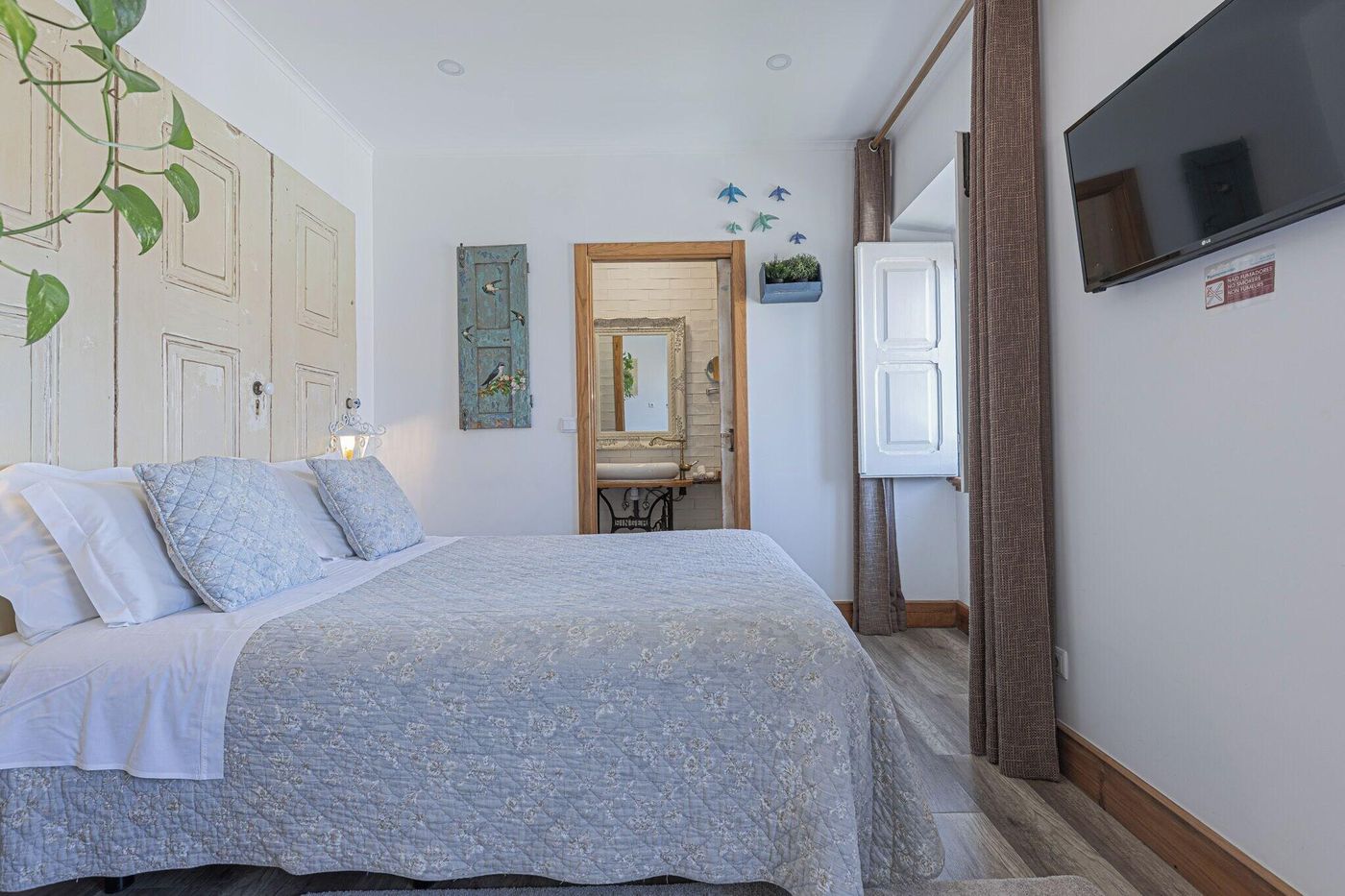 Ninho-Saloio-Room-23