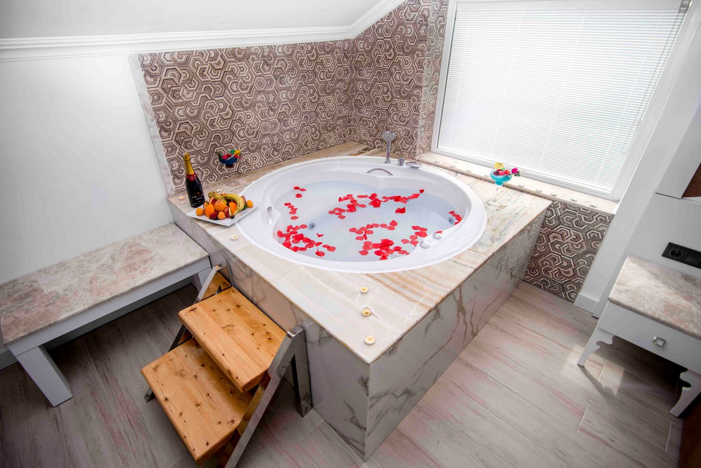 Ocean-Blue-High-Class-Hotel-Room-68