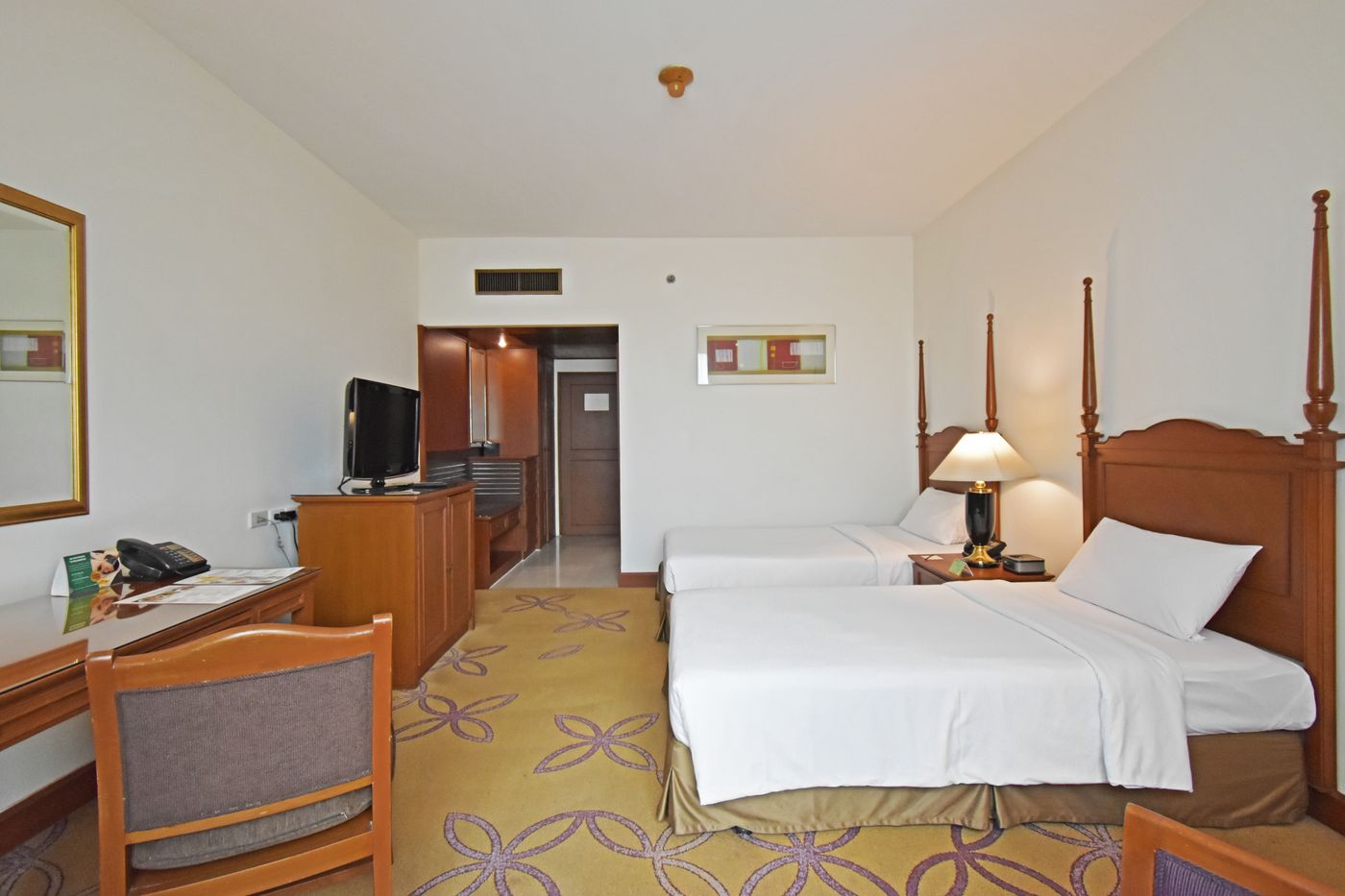 Century-Park-Room-37