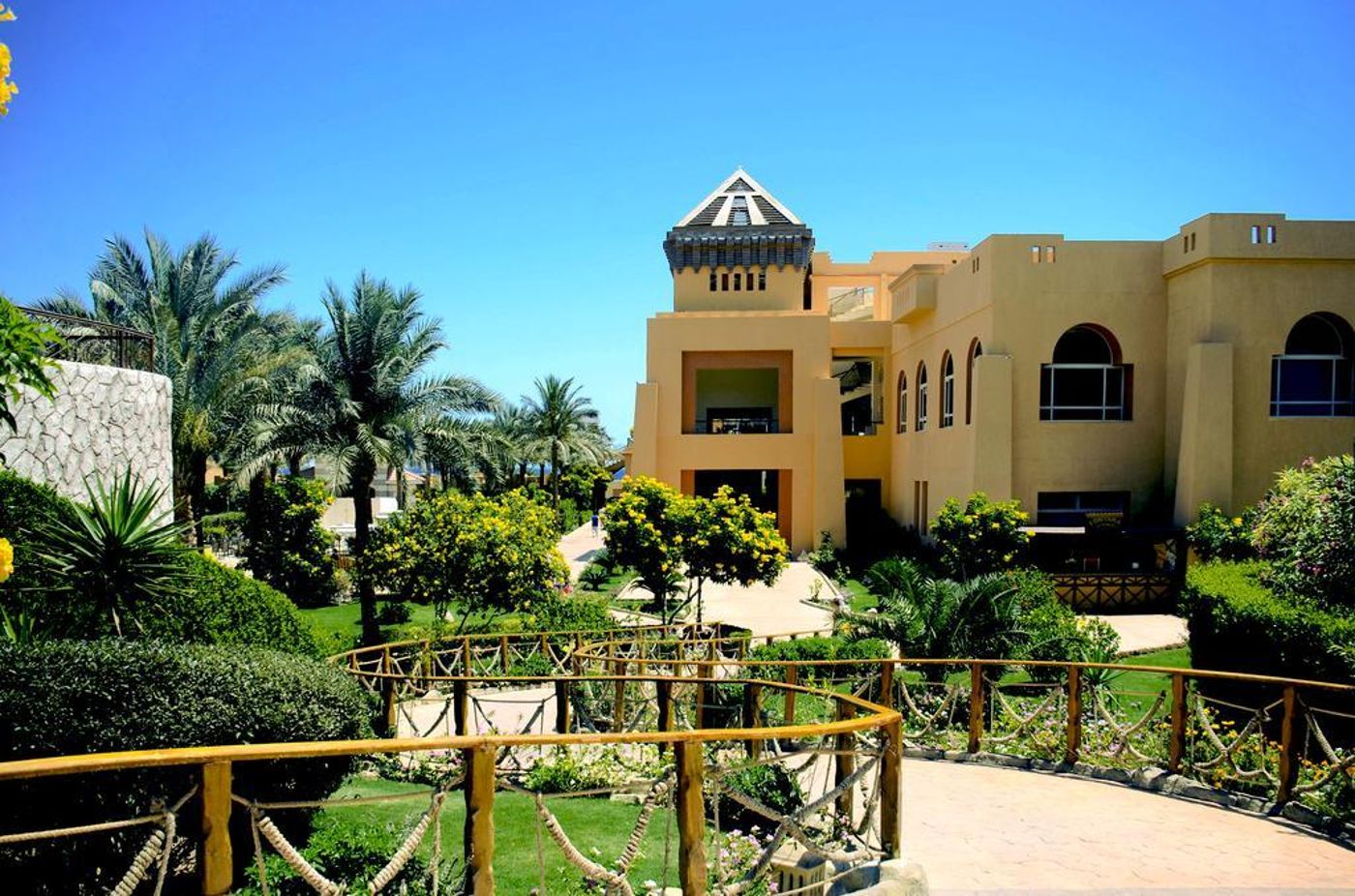 Rehana-Royal-Beach-Resort-General-view-9
