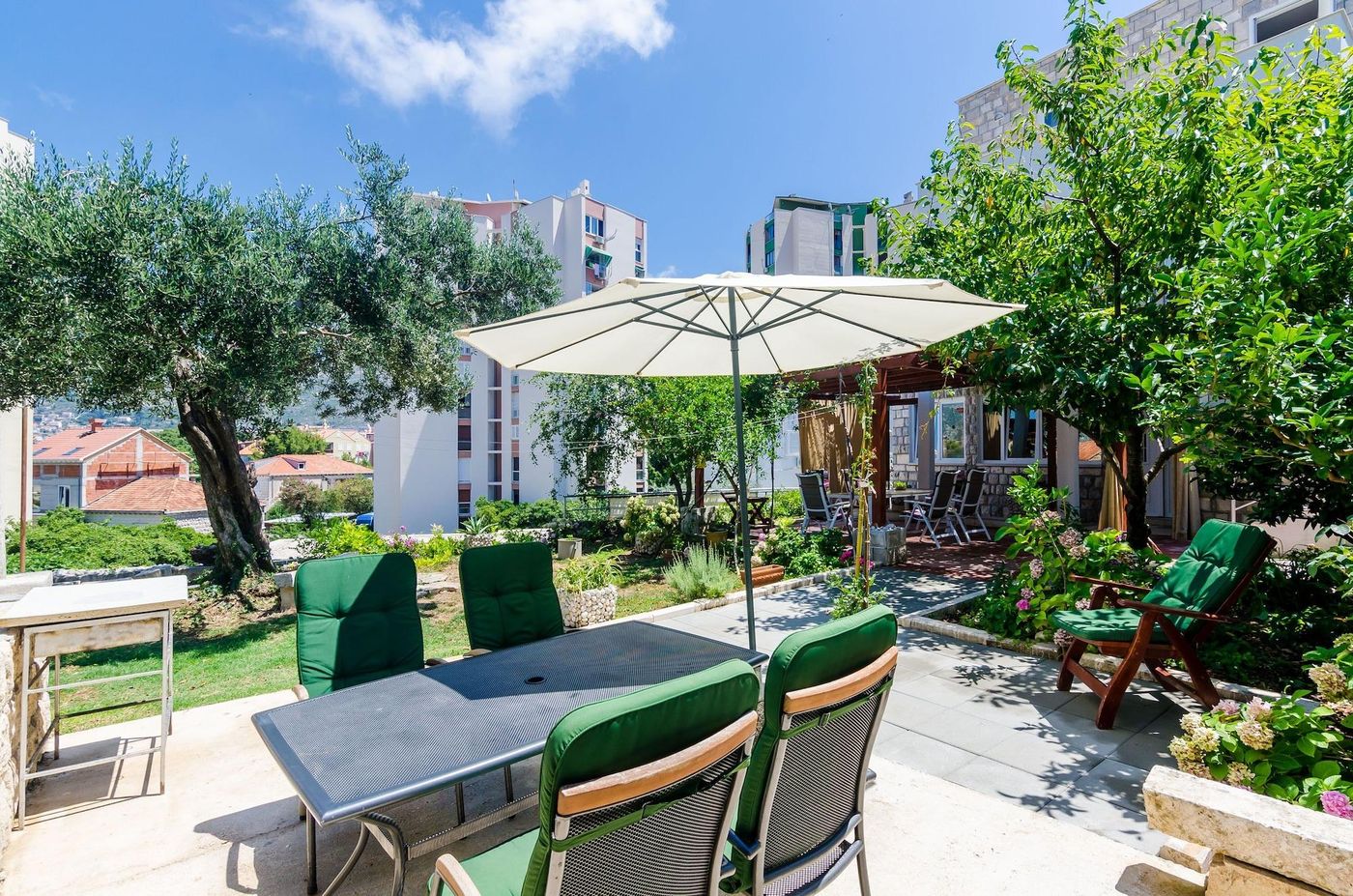 Apartments---Rooms-V-M-Room-6