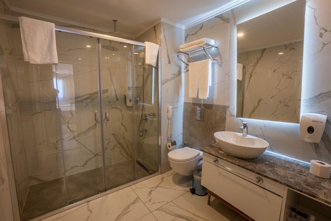 Long Beach Club Nature 18