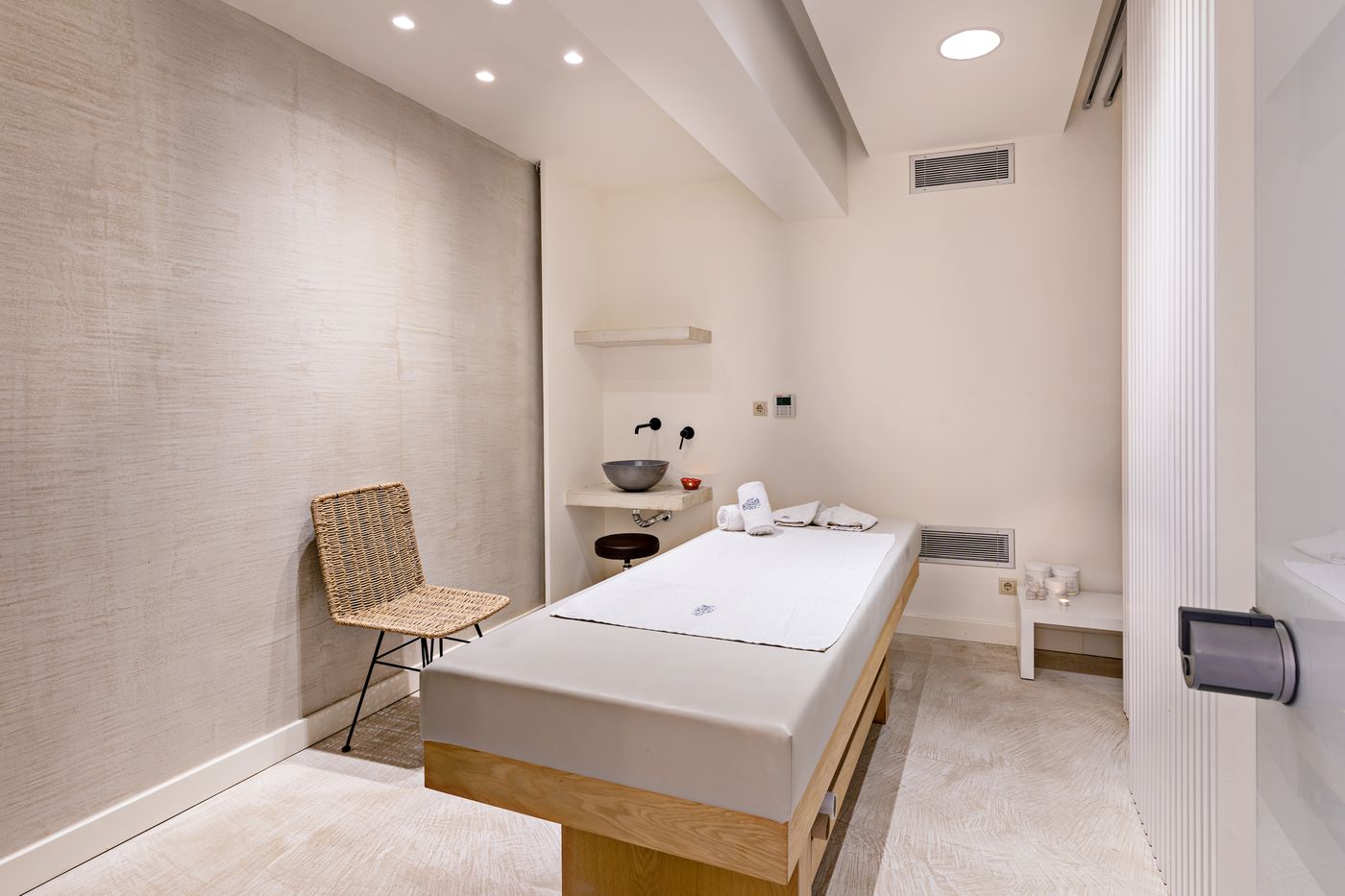 Nefeli-Hotel-Sports-and-Entertainment-49