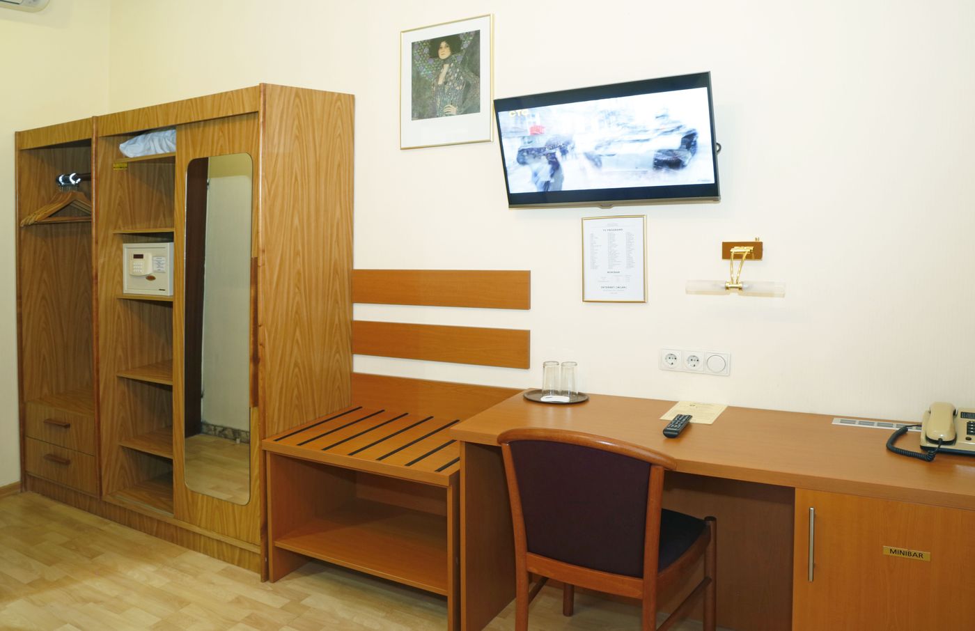 Hotel Pension Continental - Austria - Vienna - Room - 9