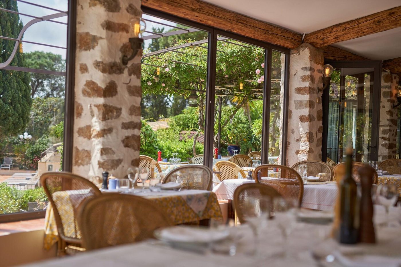La-Ferme-D-Augustin-Restaurant-10