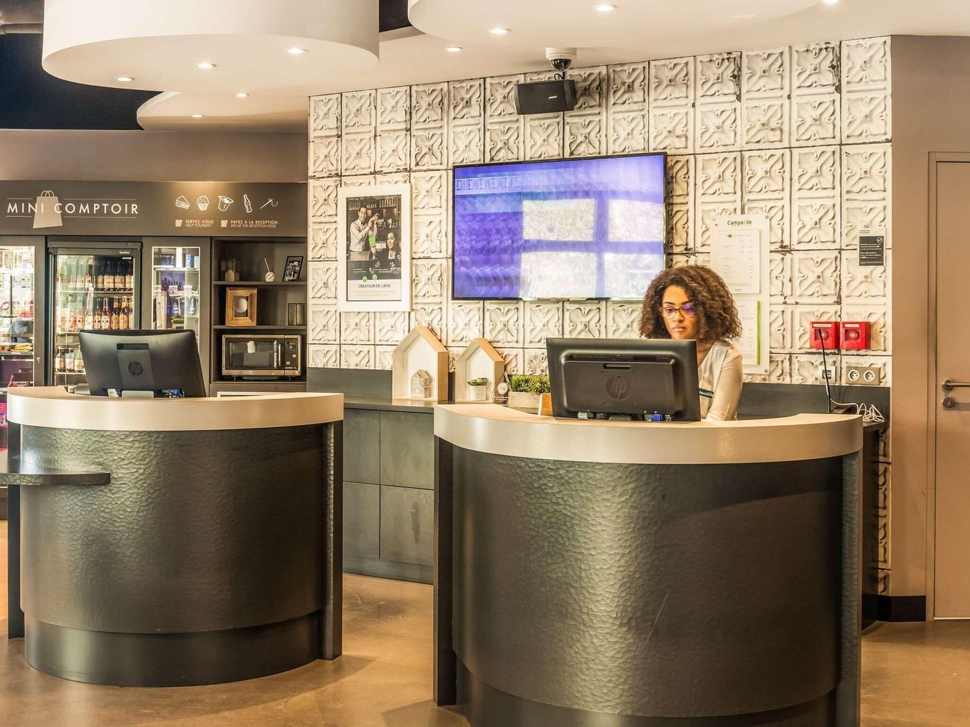 Campanile-Paris-Ouest---Pont-de-Suresnes-Lobby-6