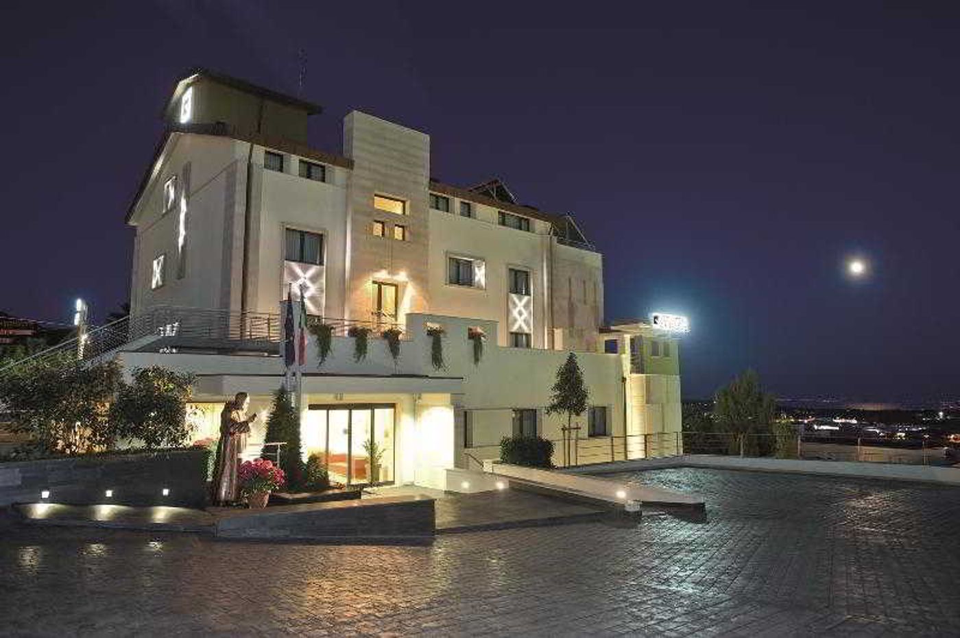 Vittoria Hotel-Italy-San Giovanni Rotondo-General view-4