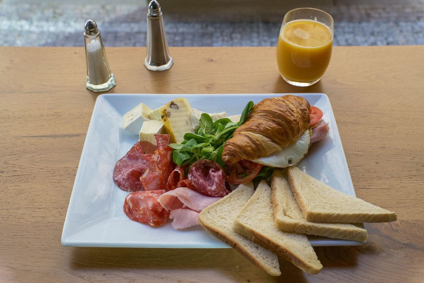 Golden-Crown-Restaurant-39