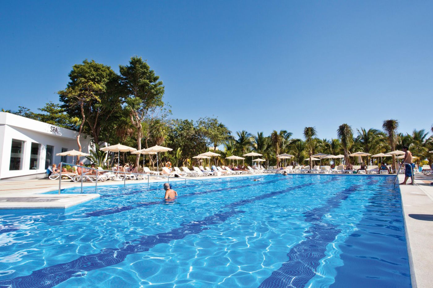 Riu-Palace-Mexico-All-Inclusive-Pool-9