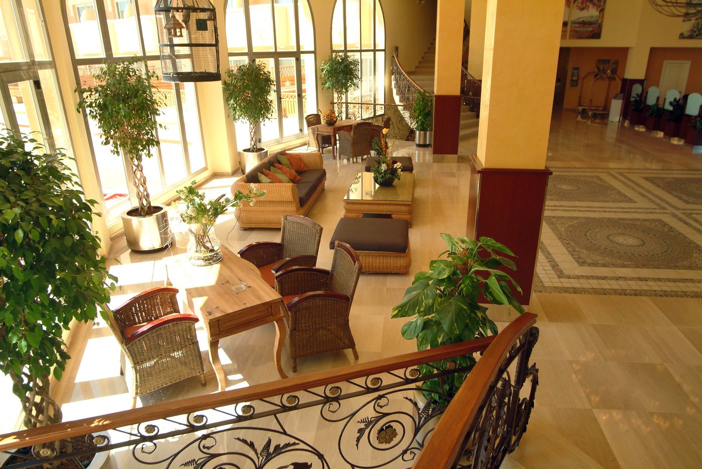 Ohtels-La-Hacienda-Lobby-48