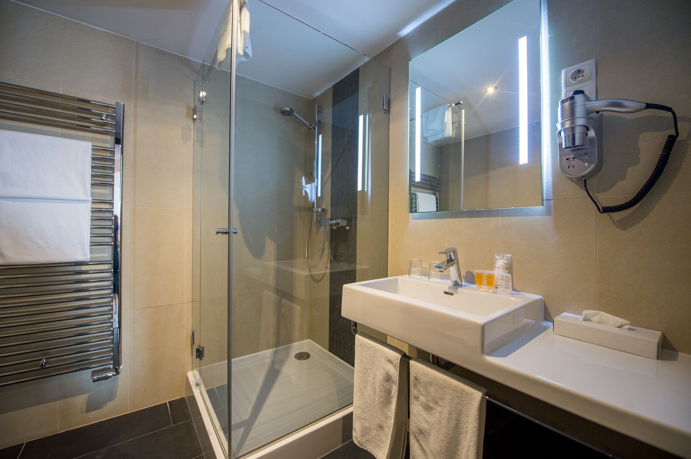 The-Three-Corners-Hotel-Art-Room-13