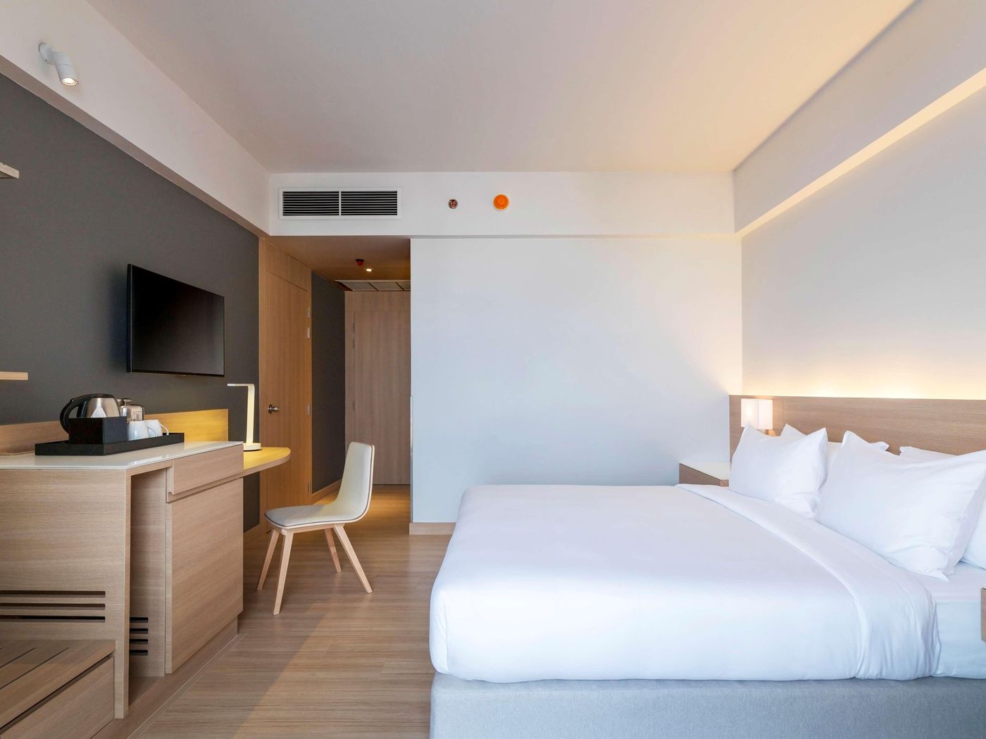 Andaman-Beach-Hotel-Phuket-Handwritten-Collection-Room-29