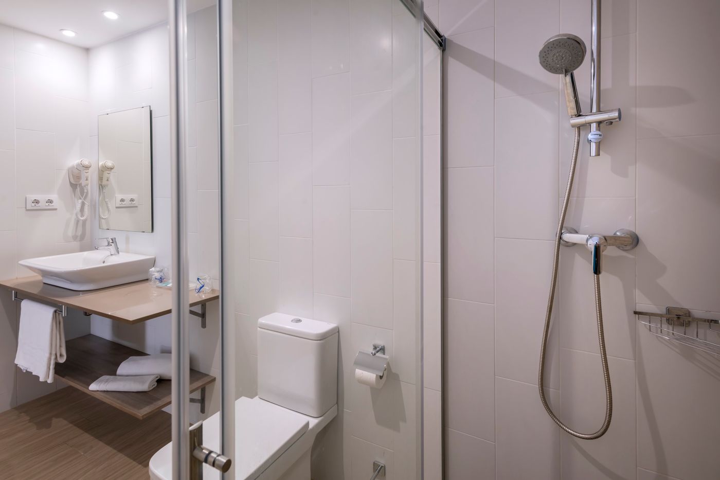 4R-Meridia-Mar-Room-28